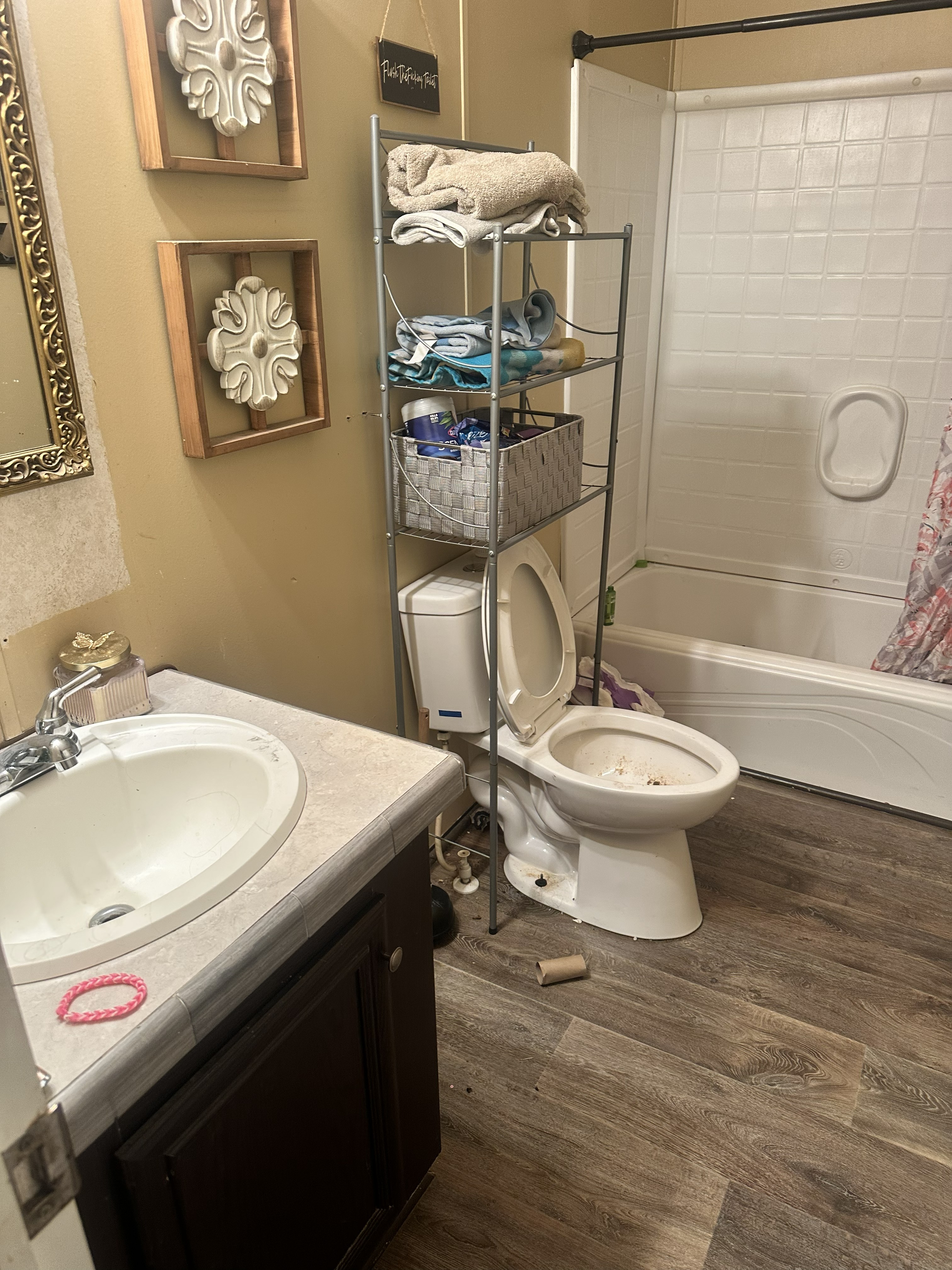 Bathroom detail cleaning result